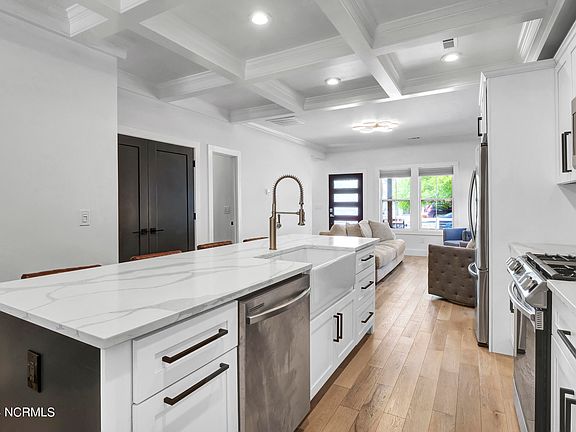 4th image of 1610 Dock Street