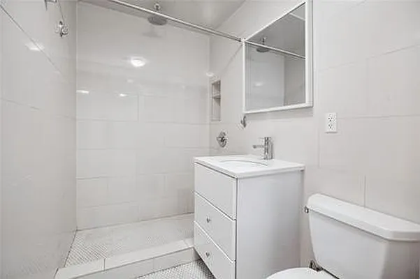 Rented by Nest Seekers International | media 35