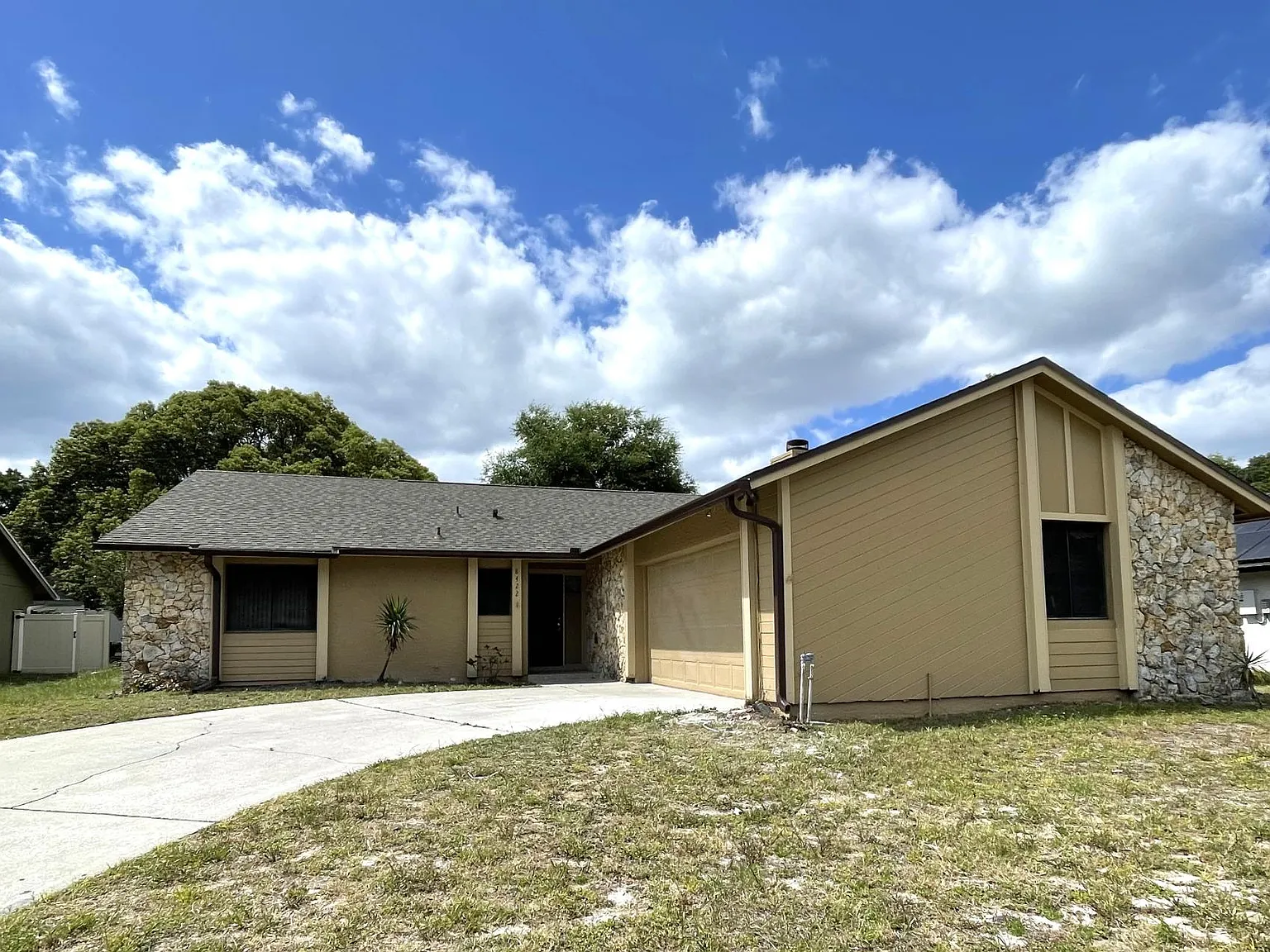 3 bed, 2025 sqft, $2,200 — Photo 2