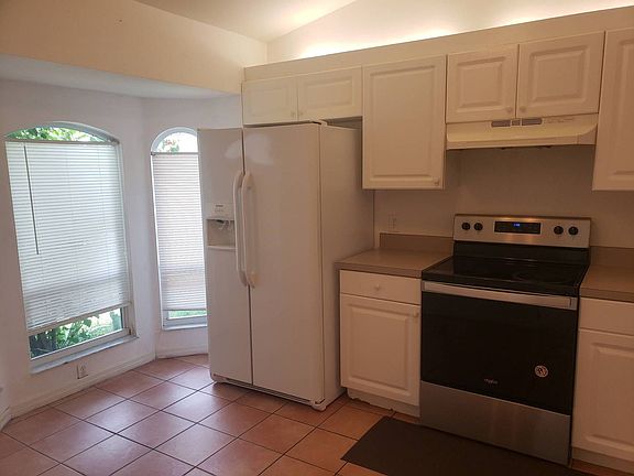 3rd image of 521 SE 23rd Pl