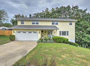 2141 N Oakcrest Ct, Decatur, IL 62526