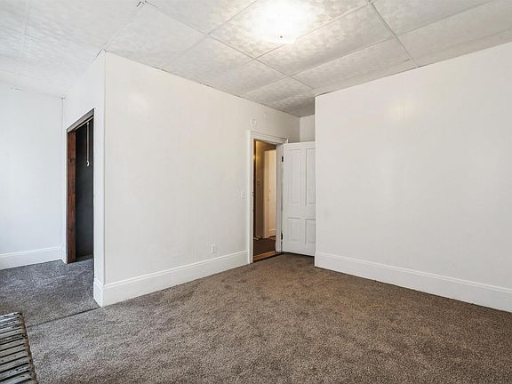 4th image of 557 6th Ave S