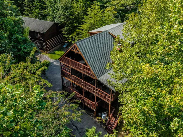 1124 Twin Oaks Rd, Gatlinburg, TN 37738