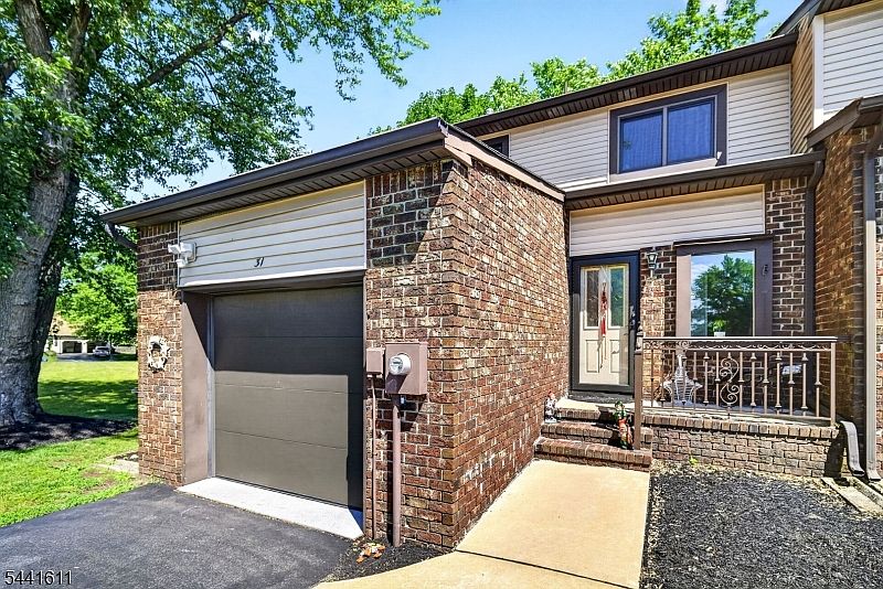 1st image of 31 Chelsea Cir