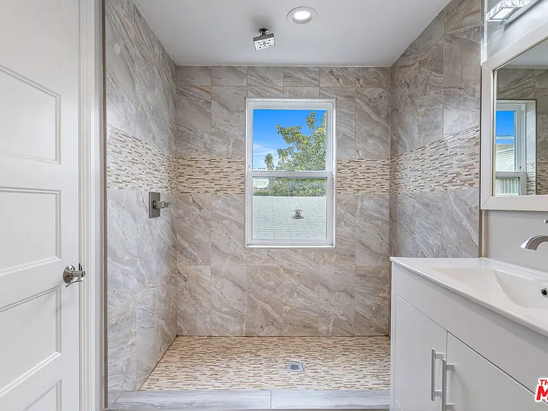 1357 Seward St — Photo 31