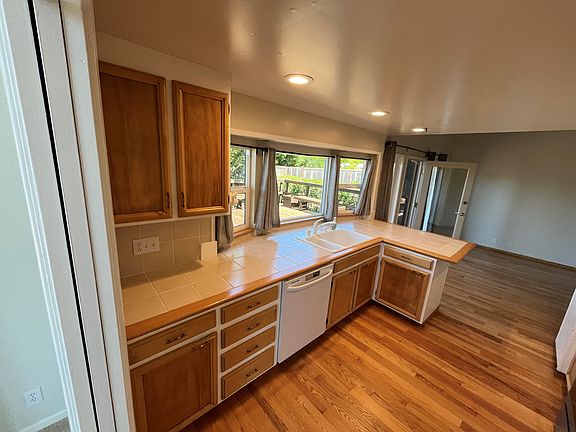 Spacious kitchen and family room, newer appliances, recently refinished hardwood floors.