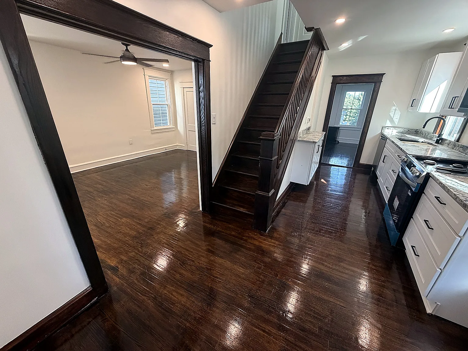 2 bed, 1144 sqft, $1,850 — Photo 2
