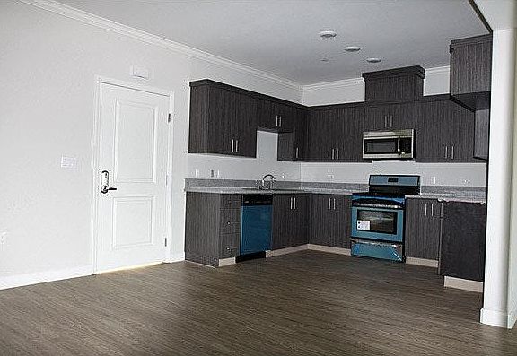 2nd image of 7500 Vineland Ave #301