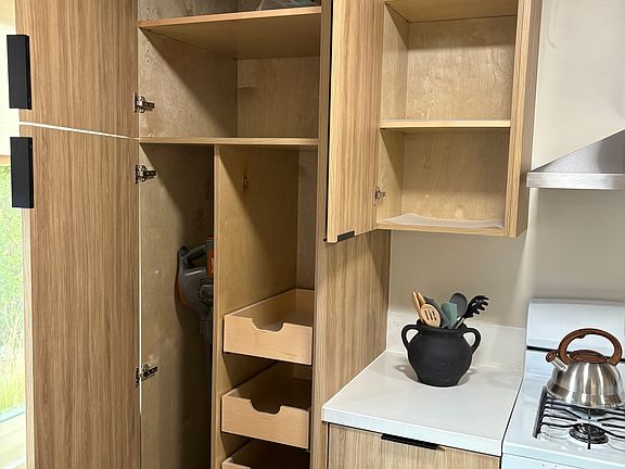 lots of cabinet space