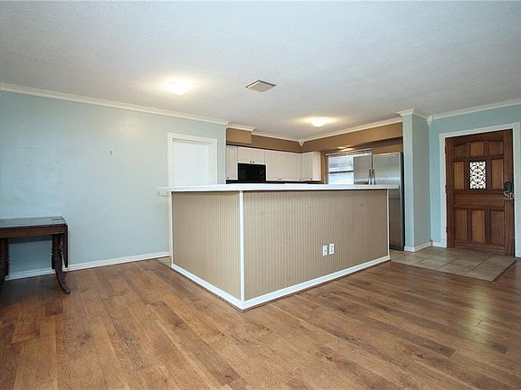 5th image of 11668 Oval Dr E