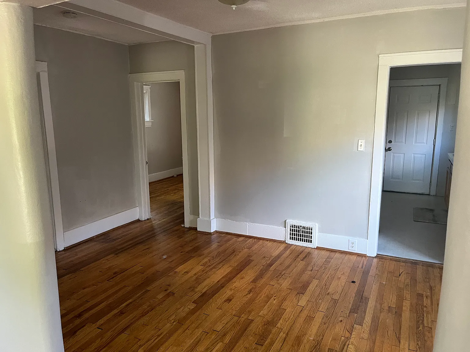 2 bed, 733 sqft, $1,300 — Photo 4
