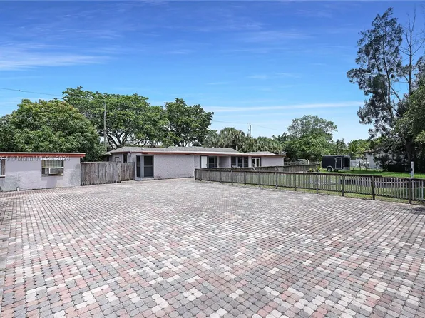 650 Mercury St, West Palm Beach, FL 33406