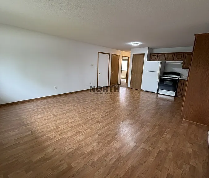 320 Irving St — Photo 3