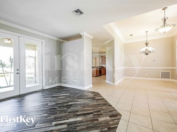 5th image of 3043 SW 4th Pl