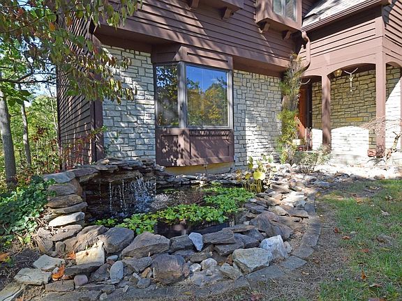 3rd image of 7858 Hickory Hill Ln