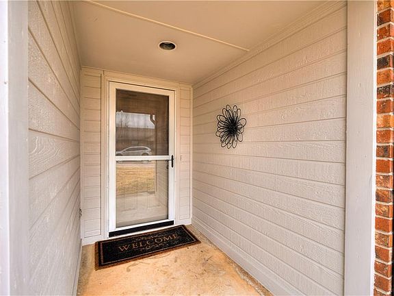 2nd image of 605 S Forest Dr