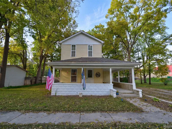 112 W Elm St, Vernon, MI 48476