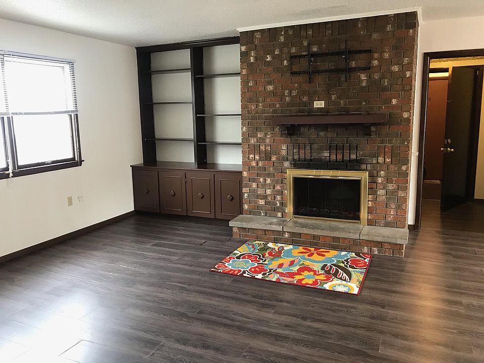 1st image of 401 Hillcrest Dr APT 3