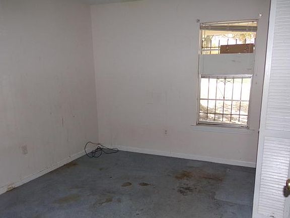 2nd image of 2727 Cranbrook Dr