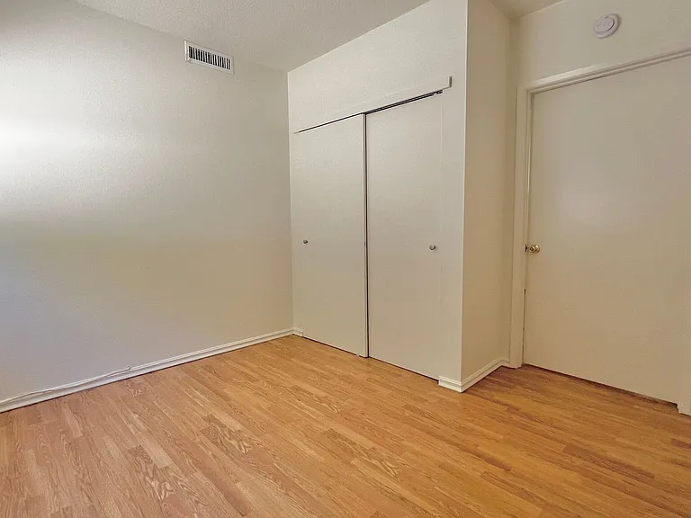 631 N Harvard Ave — Photo 8