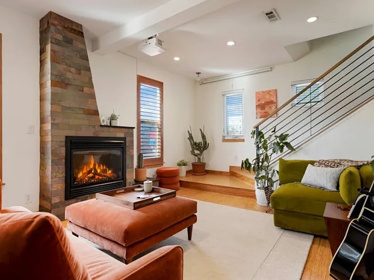 4401 N Raleigh St — Photo 1