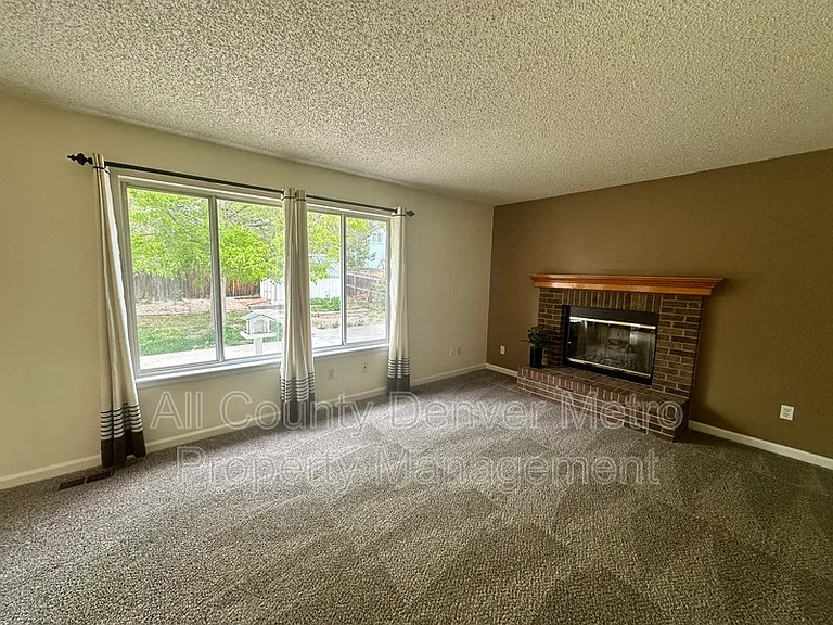 1427 McIntosh Ave — Photo 5