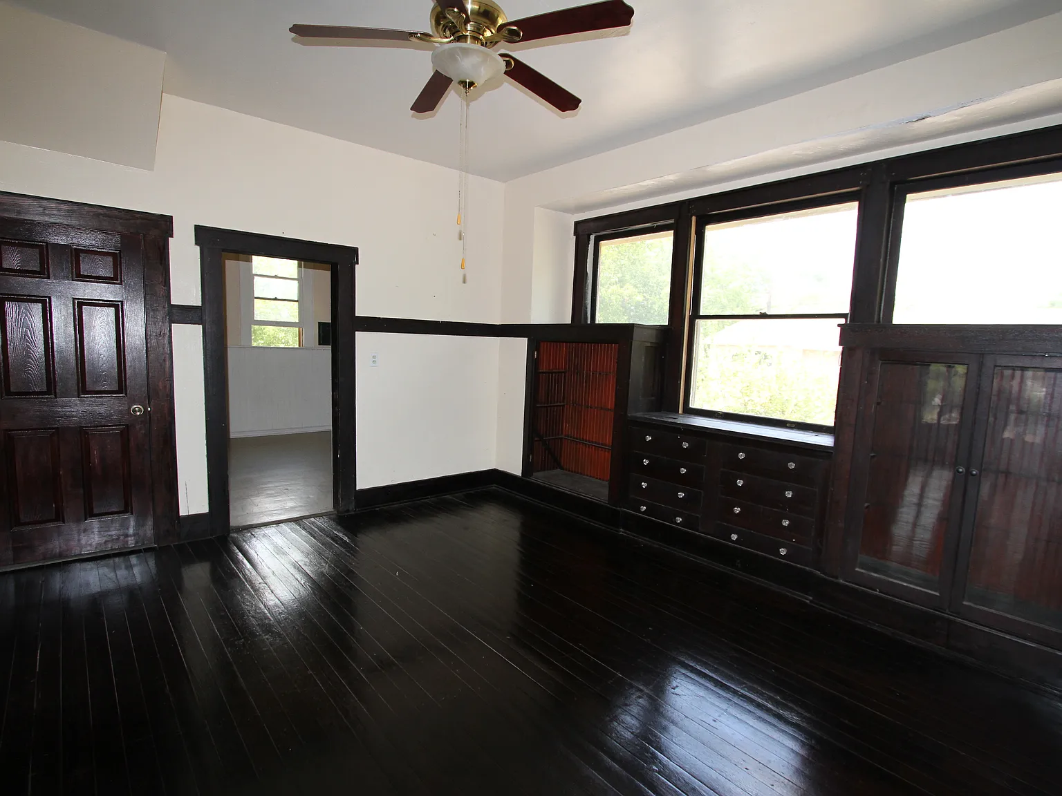 4 bed, 1.5 bath, 1908 sqft, $1,200 — Photo 4