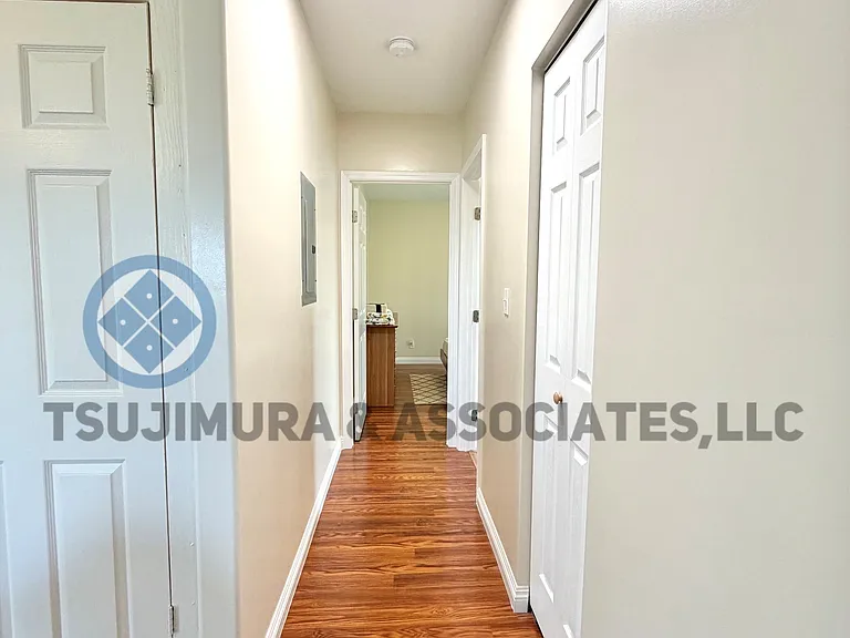 2323 E Manoa Rd — Photo 17