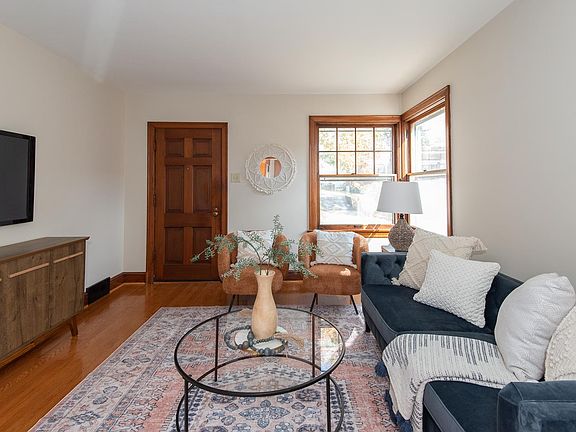 5th image of 7052 Winona Ave