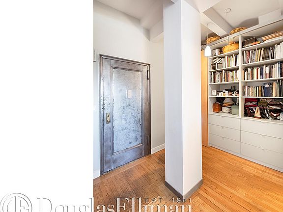 4th image of 101 7th Ave #16I