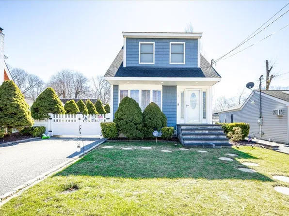 78 Wyona Avenue, Selden, NY 11784