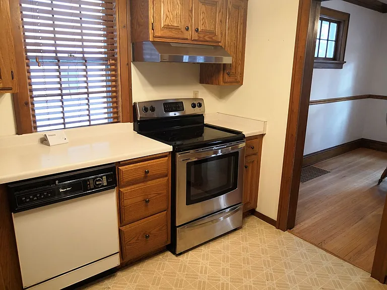 225 W Kent Rd — Photo 13
