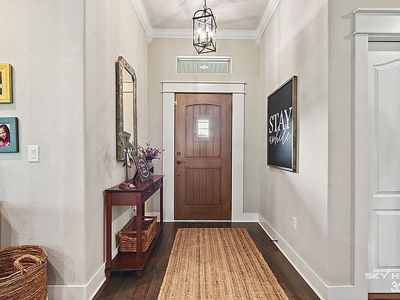3rd image of 1805 NE Chaucer St