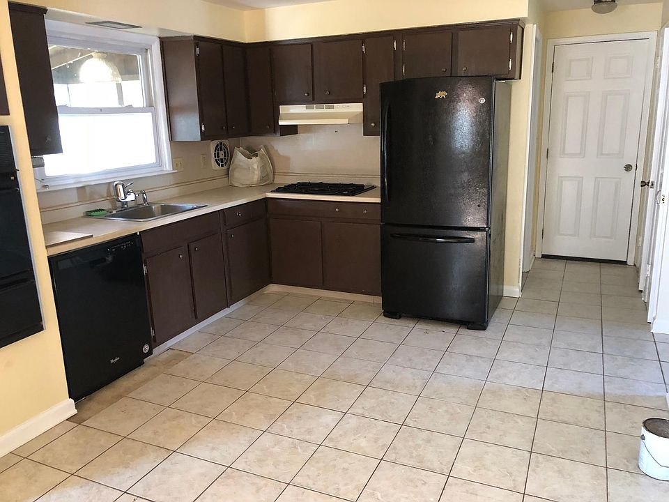 2nd image of 1642 Princess Anne Dr