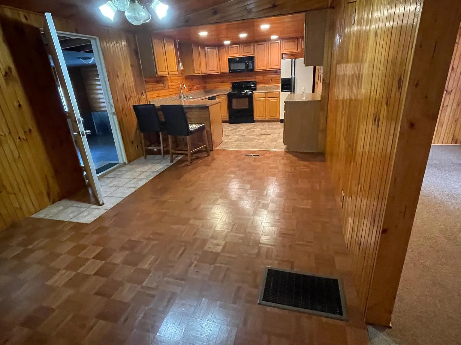3 bed, 1200 sqft, $900 — Photo 2