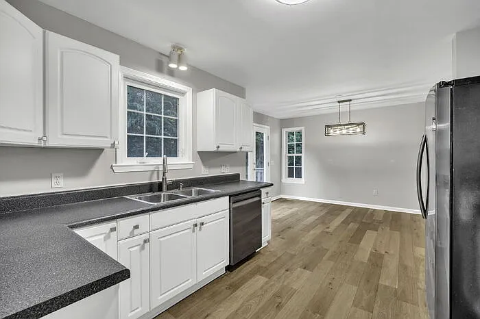 3 bed, 2.5 bath, 2168 sqft, $2,150 — Photo 4