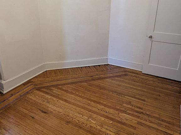 5th image of 5004 Cedar Ave #1