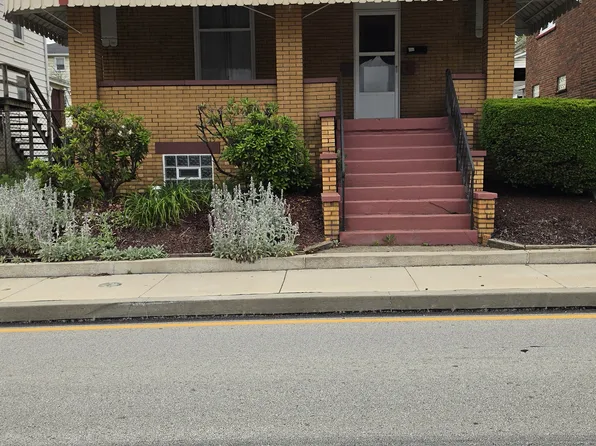 21 S 3rd St, Youngwood, PA 15697