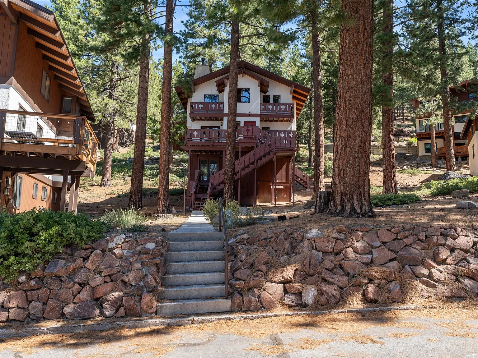 4 bed, 2.5 bath, 1600 sqft, $3,700 — Photo 1
