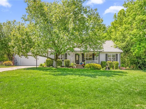 8303 Dorwood Dr, Browns Summit, NC 27214