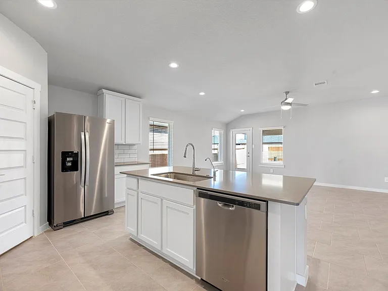 3335 Silverton Dr — Photo 8
