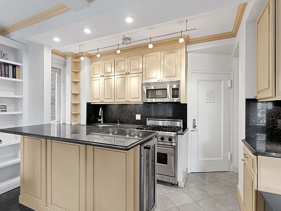 2nd image of 10 Mitchell Pl APT 9C