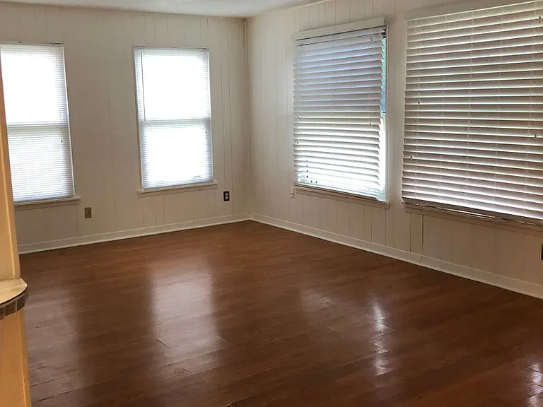 903 Conder St — Photo 8