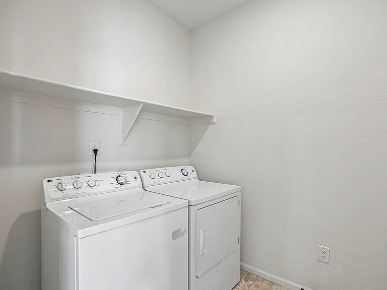 855 N Waterloo Cir — Photo 26