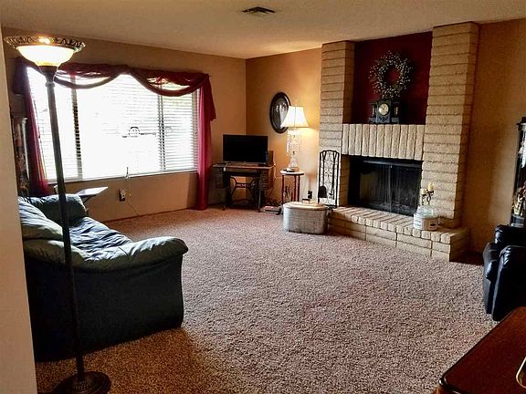 4th image of 2125 E 26th Way