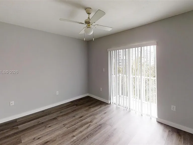 2084 NE 167th St #2102 — Photo 3