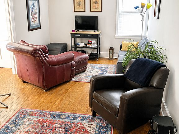 2nd image of 302 Harden St Unit B