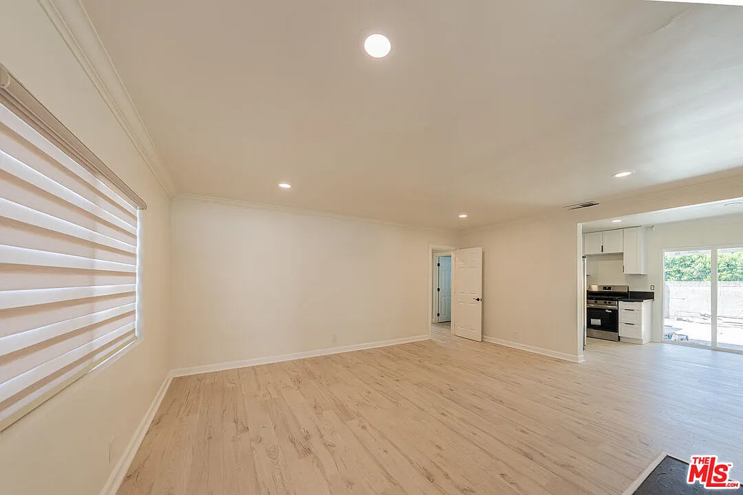 3 bed, 2.0 bath, 1500 sqft, $4,200 — Photo 2