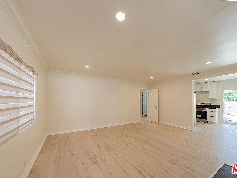 8149 Alcove Ave