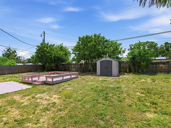 3rd image of 553 4th Pl SW